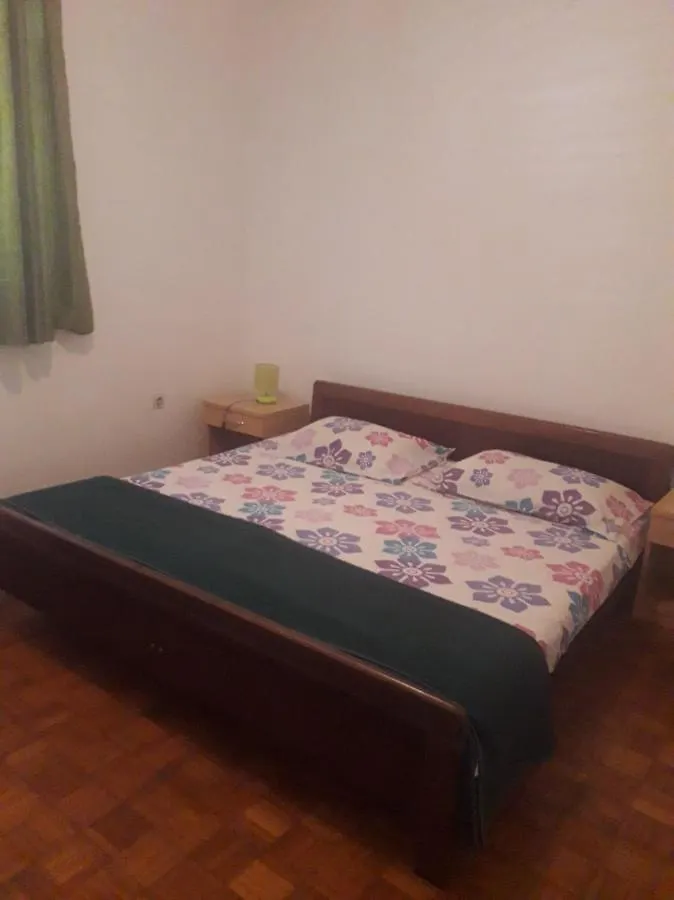 Apartments Vrsa Seline