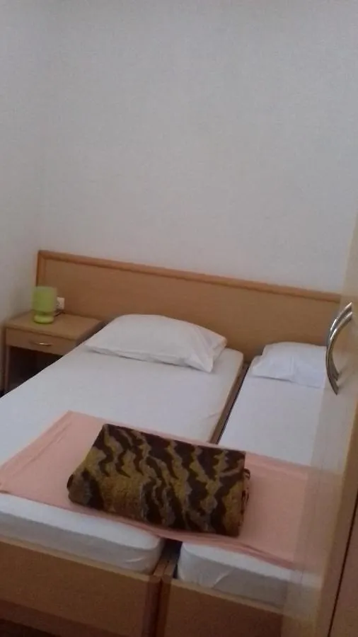 Apartments Vrsa Seline