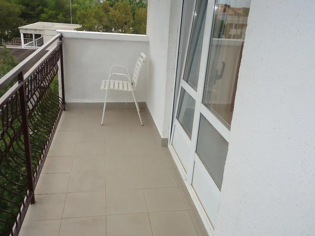 Apartments Vrsa Seline 0*,