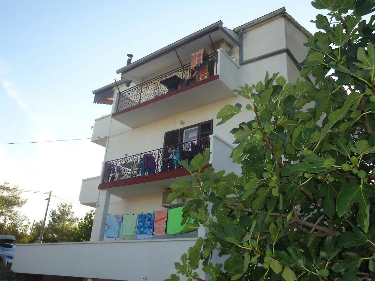 Apartments Vrsa Seline