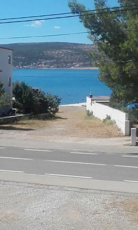 Apartments Vrsa Seline